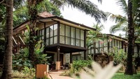 Ini salah satu bangunan modernnya. Sayangnya, tidak semua kamar beroperasi karena pandemi. (Segara Village Hotel)