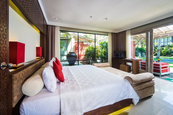 Dari dalam kamar, kamu bisa pemandangan hijau dan suasana laut yang berada di belakang hotel. (Segara Village Hotel) Dari dalam kamar, kamu bisa pemandangan hijau dan suasana laut yang berada di belakang hotel. (Segara Village Hotel)