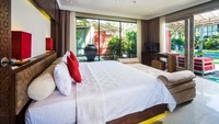 Dari dalam kamar, kamu bisa pemandangan hijau dan suasana laut yang berada di belakang hotel. (Segara Village Hotel)