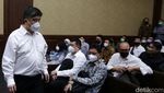 Ekspresi Eks Dirjen Kemendag dkk dalam Sidang Perdana Korupsi Migor