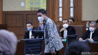 Mantan Direktur Jenderal Perdagangan Luar Negeri Kementerian Perdagangan (Kemendag) Indra Sari Wisnu Wardhana menjalani sidang perdana kasus dugaan korupsi terkait pemberian fasilitas ekspor crude palm oil (CPO) atau bahan baku minyak goreng (migor) di Pengadilan Tipikor, Jakarta Pusat, Rabu (31/8/2022).