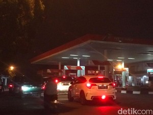 Antrean-Jeritan Warga Sukabumi dan Sumedang di SPBU