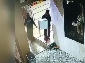 Aksi Sadis Bapak Bacok Warga gegara Anak Ditangkap Usai Mencuri