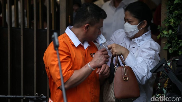 Tas Gucci Istri Ferdy Sambo, Putri Candrawathi