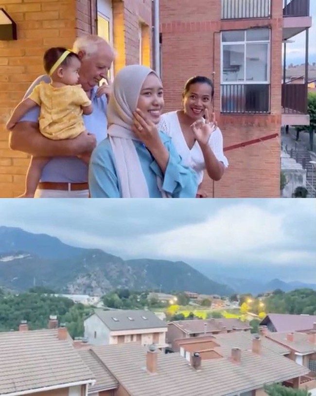 Marc menunjukkan dari dapur bisa langsung melihat ke balkon yang menghadap pemandangan pegunungan yang cantik dan asri. Selanjutnya ada balkon yang menghadap jalanan rumah. Kalau pagi bagus banget pemandangannya, kata Yanti.  Foto: Dok. Youtube Yanti Guixe family .