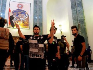 Ulama Ternama Irak Muqtada al-Sadr Mundur dari Politik, Baghdad Rusuh