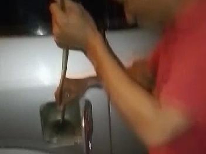 viral bbm campur air di banyuwangi
