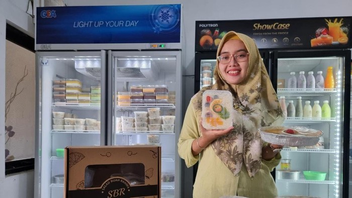 Wanita Asal Sidoarjo Bisnis Salad dan Puding Buah, Omzetnya Bikin Melongo