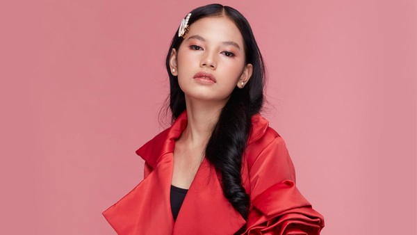 Kochada yoshlar bilan pul uchun porno