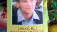Bungkusan permen dan manisan yang satu ini menarik perhatian karena menggunakan foto Leonardo DiCaprio. Lengkap dengan nama Titanic di atasnya. Foto: Site News