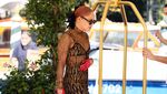 Aura Swag Tessa Thompson Berbusana Transparan di Italia