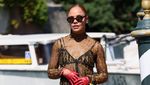 Aura Swag Tessa Thompson Berbusana Transparan di Italia