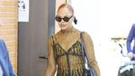 Aura Swag Tessa Thompson Berbusana Transparan di Italia