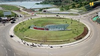 Anggaran pembangunan jalan menuju sirkuit Mandalika ini sebesar Rp359,73 miliar dengan progres keuangan 65,15% dan konstruksi 79,62%. Foto: Dok. Kementerian PUPR