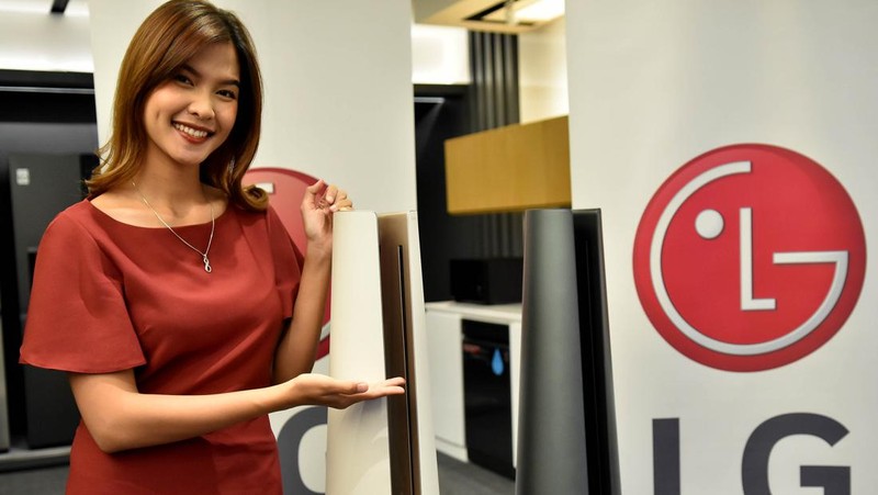 PT. LG Electronics Indonesia (LG) terus berinovasi menjawab kebutuhan masyarakat untuk menjaga kualitas udara dalam ruang.

Pabrikan asal Korea Selatan ini memperkenalkan produk terbaru air purifier PuriCare Aero Tower Air Purifying Fan, dengan inovasi teknologi didalamnya.