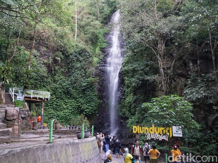 Air Terjun Dlundung Mojokerto yang Menyegarkan Mata