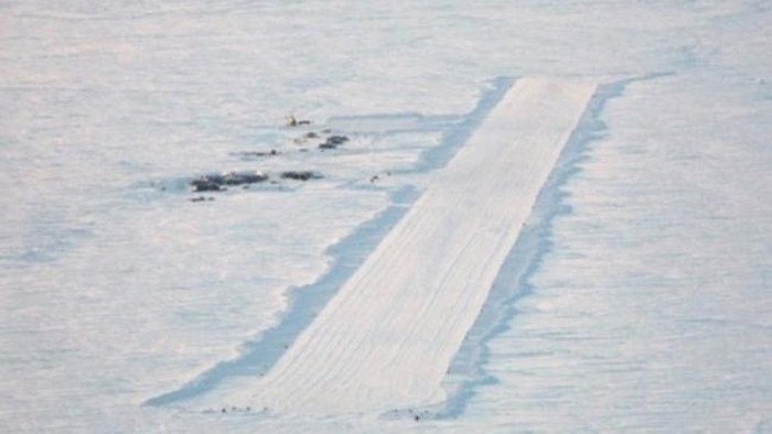 Biasanya, landasan bandara dibuat mulus tanpa ada rintangan. Tapi lain soal dengan bandara-bandara ini.