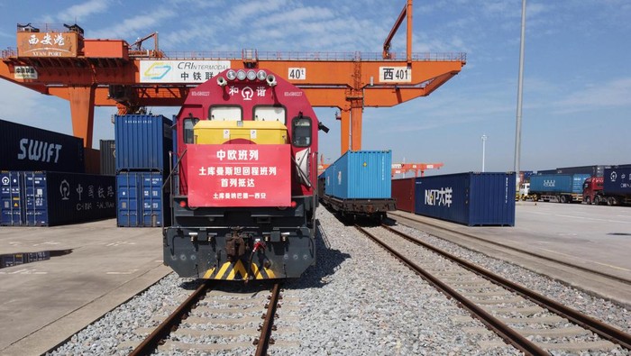 XI'AN, CHINA - AUGUST 31: A China-Europe freight train arrives at Xi'an international port on August 31, 2022 in Xi'an, Shaanxi Province of China. A total of 42 containers loaded with raw materials of liquorice, a Chinese medicinal herb, arrived at the Xi'an international port from Turkmenistan on Wednesday. (Photo by Zhang Yuan/China News Service via Getty Images)