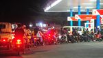 Antrean Isi Bensin Mengular di Mana-mana, Panic Buying Isu Harga Naik