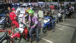 Antrean Isi Bensin Mengular di Mana-mana, Panic Buying Isu Harga Naik