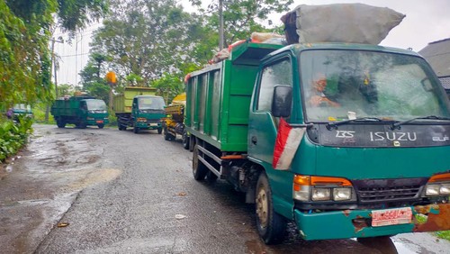Antrean truk yang mengangkut sampah ke TPA Mandung, Kecamatan Kerambitan, Tabanan, Kamis (1/9/2022).