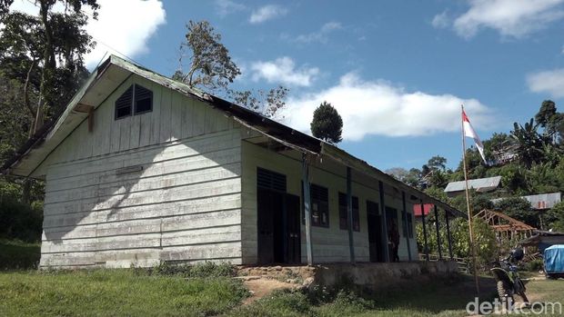 Bangunan SMP Satu Atap (Satap) Taramanu Tua, di Desa Taramanu Tua, Kecamatan Tutar, Kabupaten Polewali Mandar, Sulawesi Barat (Sulbar) rusak parah.