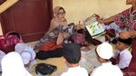 Murid SD di Deli Serdang Tetap Antusias Meski Belajar di Teras Kelas