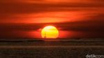 Berburu Momen Sunset di Pantai Oeusapi Wini