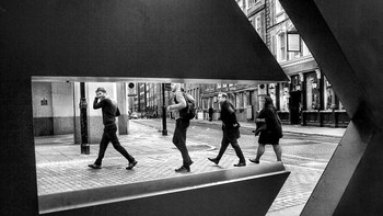 Silber Mention Street karya Michael Duckworth Foto: Black and White Photo Awards