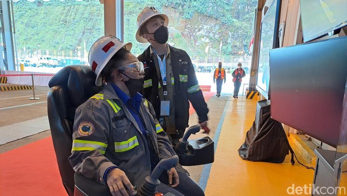 Canggih! Freeport Pakai Remote Control buat Keruk Tambang Grasberg PT Freeport Indonesia (PTFI) menerapkan otomatisasi untuk melakukan eksploitasi di beberapa lokasi tambang Grasberg. Ini dilakukan untuk meminimalisir risiko.
