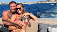 Hal itu terjadi usai sang petarung UFC itu tak sengaja mengunggah foto dan video saat berhubungan seks dengan kekasihnya di yacht mewah. Dok. Instagram