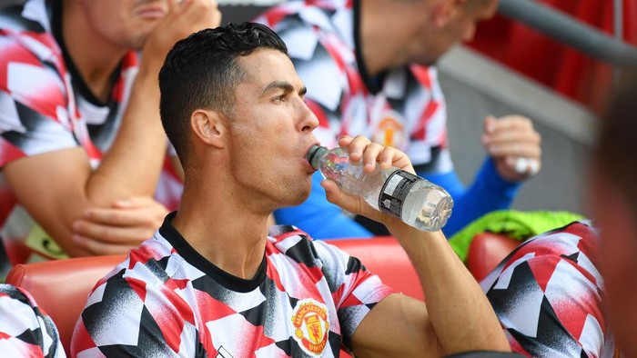 SOUTHAMPTON, ENGLAND - AUGUST 27: Cristiano Ronaldo of Manchester United looks on from the bench prior to the Premier League match between Southampton FC and Manchester United at Friends Provident St. Marys Stadium on August 27, 2022 in Southampton, England. (Photo by Mike Hewitt/Getty Images)