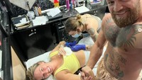 Cinta di antara mereka pun diukir dalam tubuh masing-masing dengan bentuk tato. Dok. Instagram