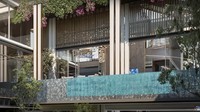 Desain rumah Rizky Billar dan Lesti Kejora dengan kolam renang di lantai dua. Foto: YouTube/Titi dan Tian