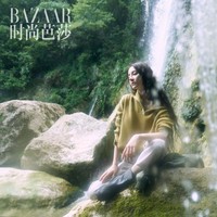 Wanita yang akrab disapa Dilireba ini menampilkan berbagai gaya busana.  Foto: Dok. Harpers Bazaar