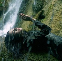 Dilraba Dilmurat konsisten masuk dalam daftar The 100 Most Beautiful Faces TC Candler sejak 2017 hingga sekarang. Foto: Dok. Harpers Bazaar