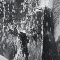 Dilraba Dilmurat cukup aktif di dunia akting. Dia telah membintangi 22 judul drama Tiongkok, yang terbaru berjudul ‘Legend of Anle’. Foto: Dok. Harpers Bazaar