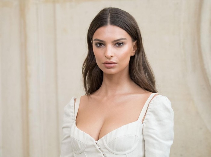PARIS, FRANCE - SEPTEMBER 26:  Emily Ratajkowski attends the Christian Dior  show as part of the Paris Fashion Week Womenswear Spring/Summer 2018 at  on September 26, 2017 in Paris, France.  (Photo by Stephane Cardinale - Corbis/Corbis via Getty Images)