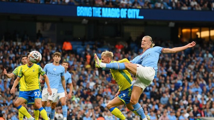 MANCHESTER, ENGLAND - AUGUST 31: Erling Haaland of Manchester City celebrates scoring their sides first goal during the Premier League match between Manchester City and Nottingham Forest at Etihad Stadium on August 31, 2022 in Manchester, England. (Photo by Michael Regan/Getty Images)