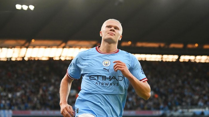MANCHESTER, ENGLAND - AUGUST 31: Erling Haaland of Manchester City celebrates scoring their sides first goal during the Premier League match between Manchester City and Nottingham Forest at Etihad Stadium on August 31, 2022 in Manchester, England. (Photo by Michael Regan/Getty Images)