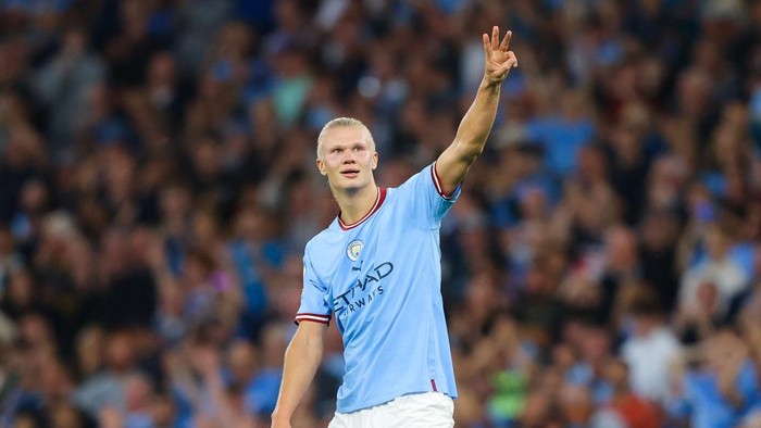 MANCHESTER, ENGLAND - AUGUST 31: Erling Haaland of Manchester City celebrates after scoring his sides third goal and celebrates his hat trick during the Premier League match between Manchester City and Nottingham Forest at Etihad Stadium on August 31, 2022 in Manchester, England. (Photo by James Gill - Danehouse/Getty Images)