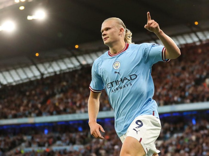 MANCHESTER, ENGLAND - AUGUST 31: Erling Haaland of Manchester City celebrates after scoring a goal to make it 2-0 during the Premier League match between Manchester City and Nottingham Forest at Etihad Stadium on August 31, 2022 in Manchester, United Kingdom. (Photo by James Williamson - AMA/Getty Images)