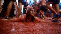 La Tomatina sudah berlangsung sejak 1945 tahun lalu, tepatnya pada hari Rabu terakhir di bulan Agustus selama pekan festival Bunol.