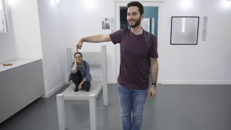 Fotografi ilusi optik merupakan perspektif yang terjadi karena kesalahan mata dalam menangkap objek. Penasaran seperti apa penampakannya?