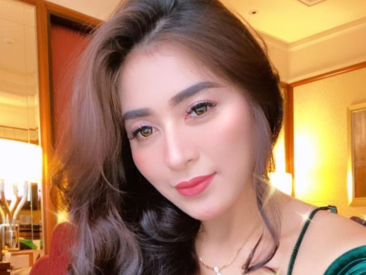 Potret Gege Fransiska yang Bahagia Bisa Dimanja Jubin Nautiyal