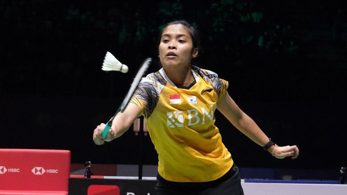 KUALA LUMPUR, MALAYSIA - JULY 09: Gregoria Mariska Tunjung of Indonesia n action against An Se Young of South Korea in their womens semi finals on day five of the Perodua Malaysia Masters at Axiata Arena on July 09, 2022 in Kuala Lumpur, Malaysia. (Photo by How Foo Yeen/Getty Images)