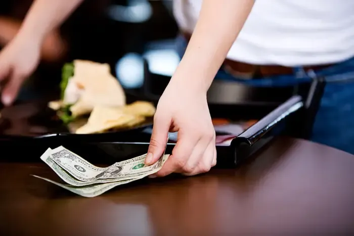 Hobi Ngajak Makan di Restoran Mahal, Wanita Ini Selalu Lupa Bawa Dompet Biar Ditraktir