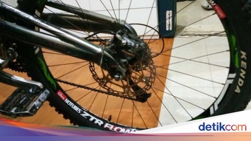 Ilustrasi sepeda gunung.