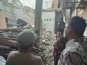 Ketua RT Sebut 2 Orang Luka Akibat Bangunan Indekos Roboh di Jaksel