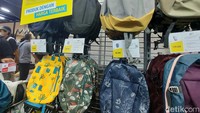 Banyak juga tas-tas lucu yang harganya dimulai dari Rp 40 ribu.
